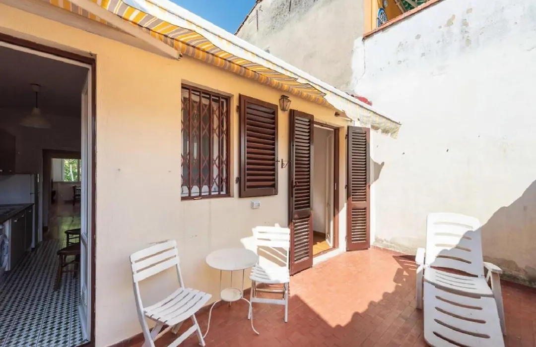 Airy One Bedroom With Terrace Near Palazzo Pitti-1