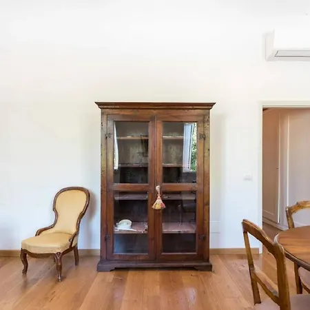 Airy One Bedroom With Terrace Near Palazzo Pitti-3
